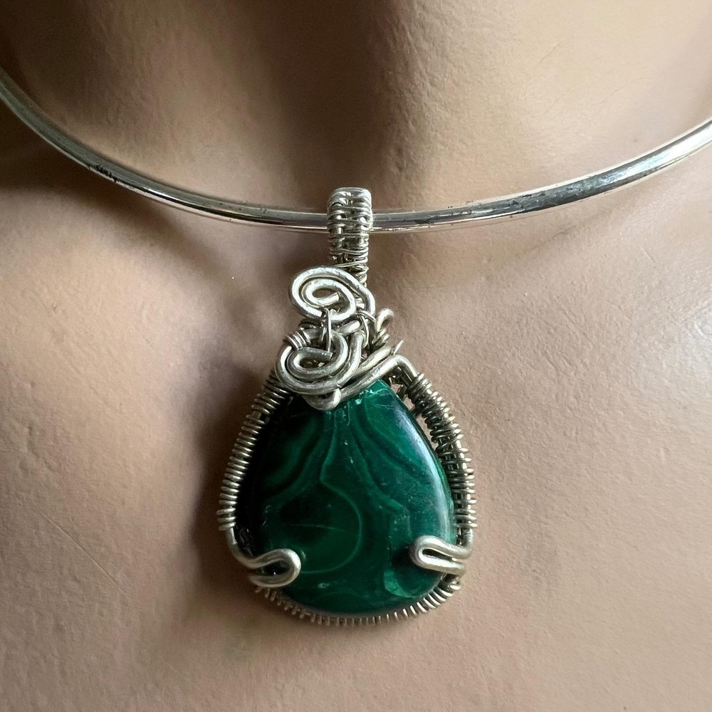90s Malachite Wire Wrapped Teardrop Pendant Silver Tone Choker Necklace‎